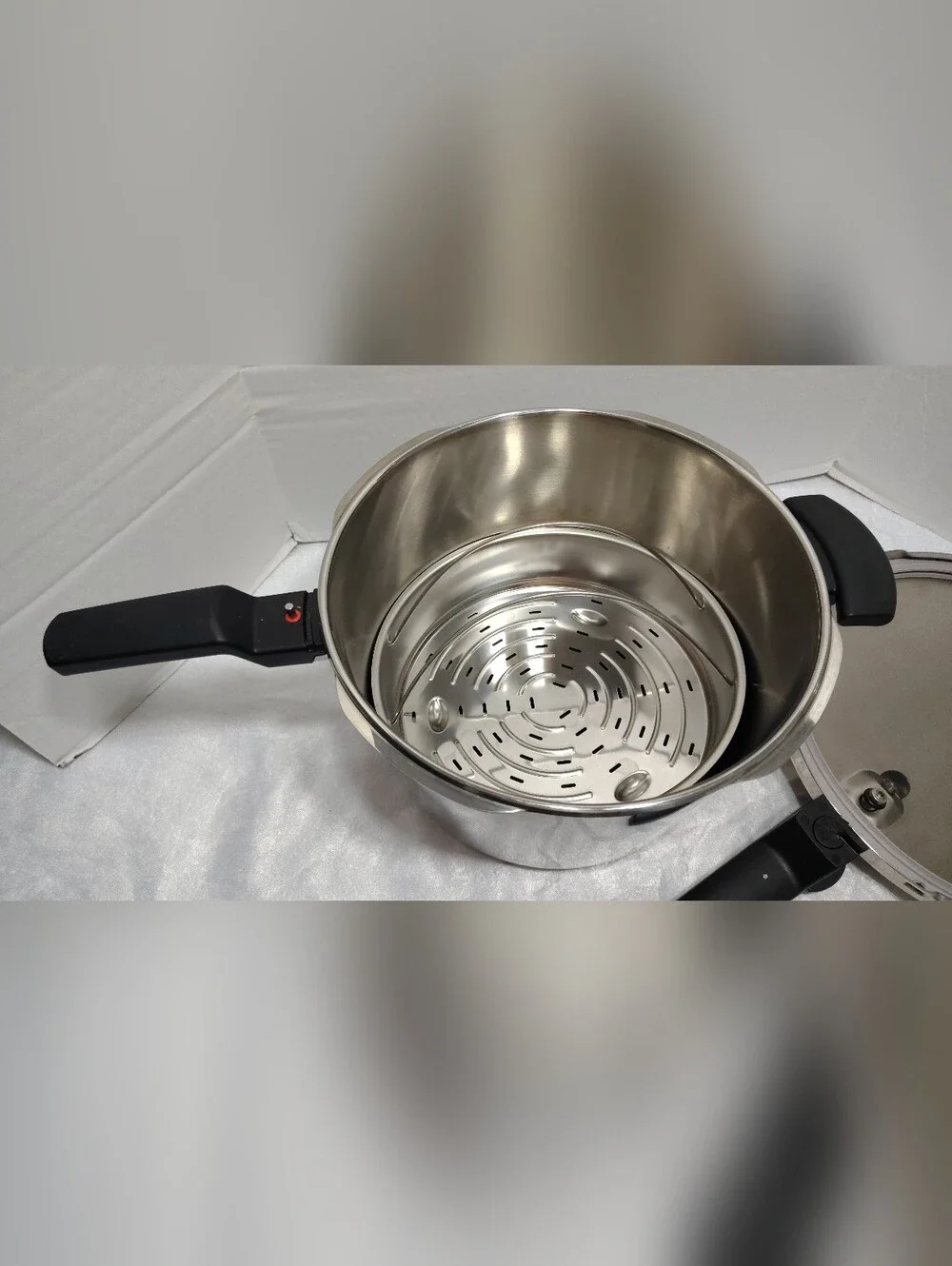 Fissler Vitaquick 8QT Premium Pressure Cooker Stainless Mande In Germany